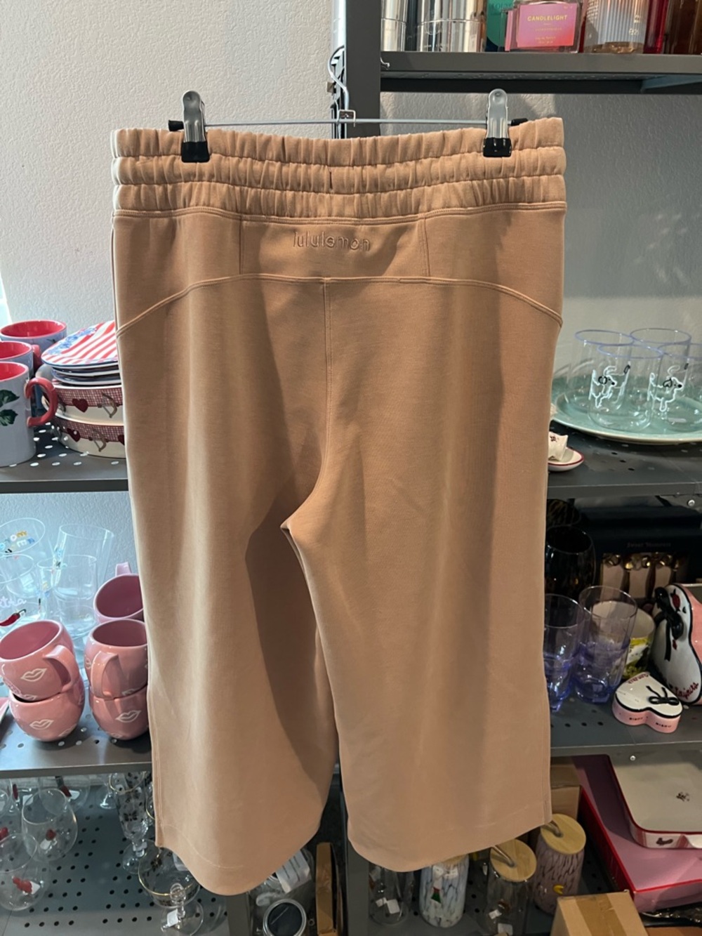 NOT AVAILABLE
Lululemon Women's Soft Ambitions High Rise Crop Beechwood, Sz 8 - Picture 5 of 6